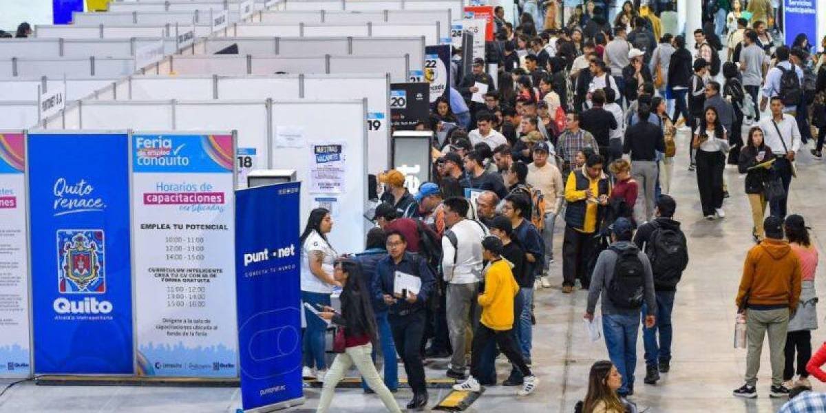 17.000 personas acudieron a feria de empleo en Quito - Shumiral Tv